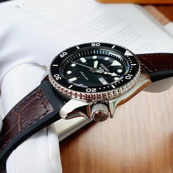 Seiko Black Steel Professional Leather Watch! - Picture 4 of 5